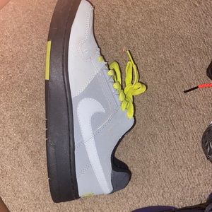 Nike Delta Force Women Size:5.5 Color:Gray,Black,and Lime green Used